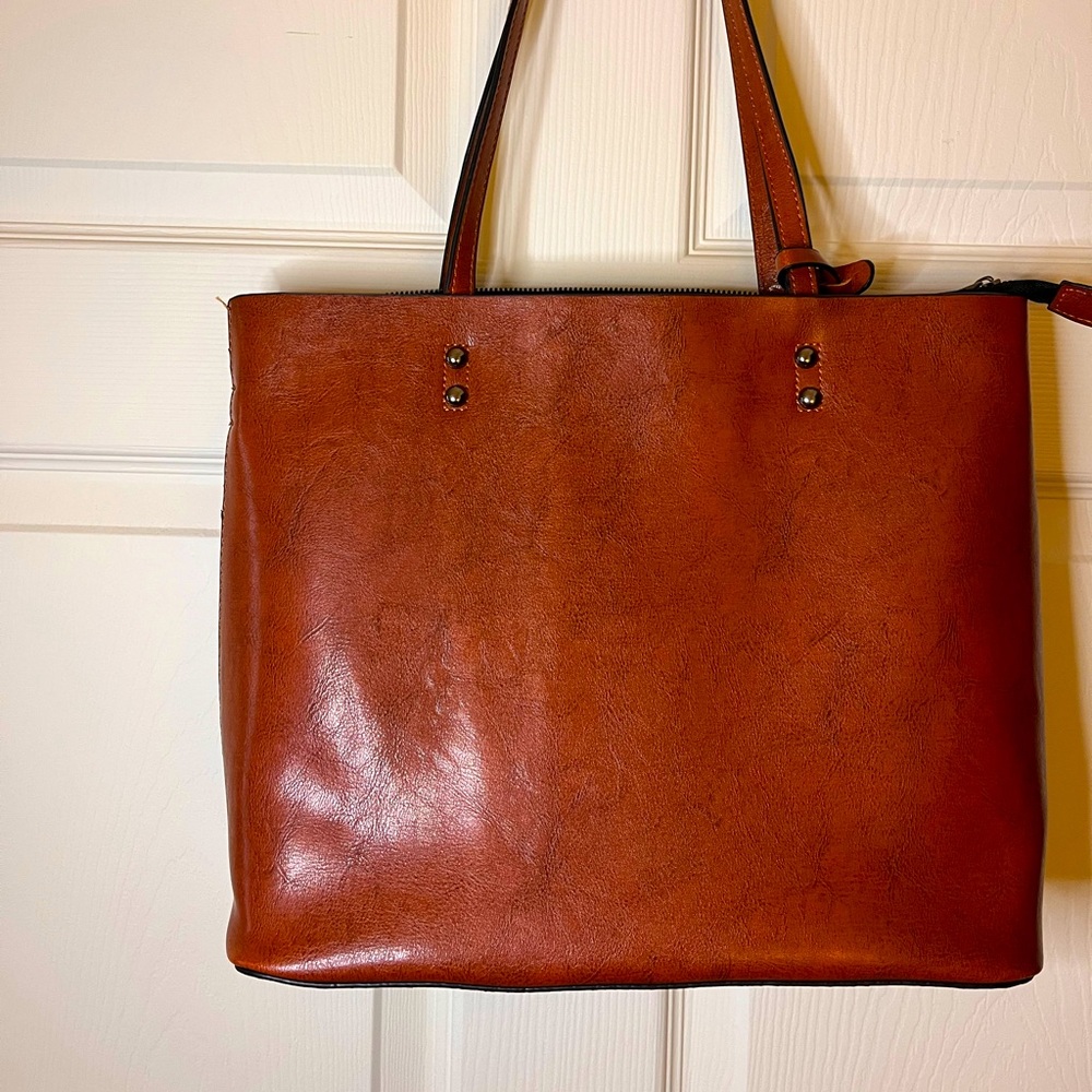 Tote Bag with detachable strap.